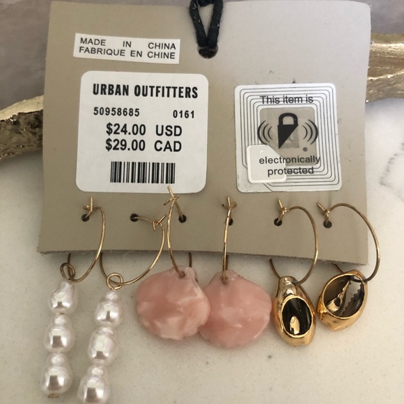 Pearl Shell Cowrie Charm Hoop Set - Picture 3 of 3